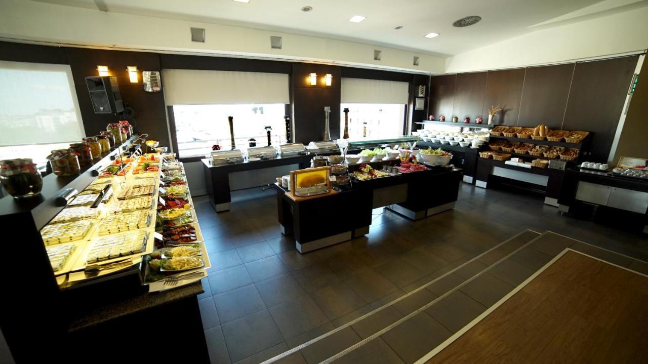 Point Hotel Taksim Istanbul Exterior photo A buffet at a hotel