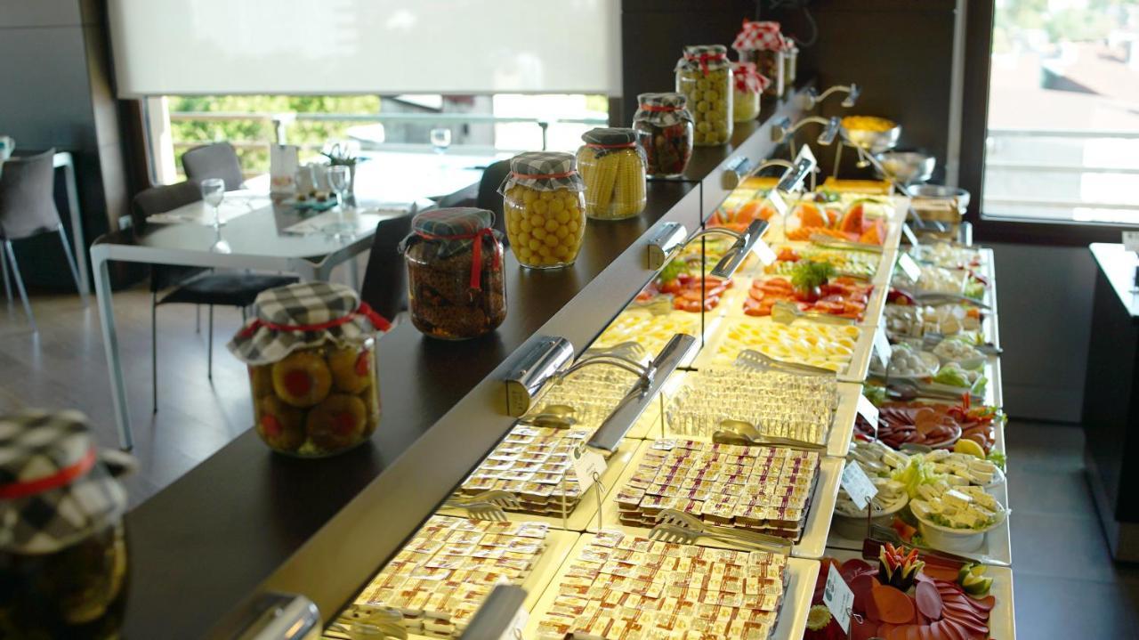 Point Hotel Taksim Istanbul Exterior photo A salad bar