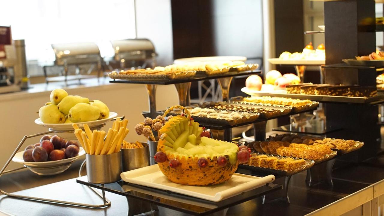 Point Hotel Taksim Istanbul Exterior photo A dessert buffet