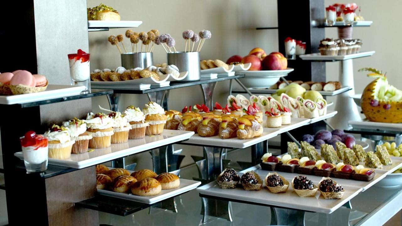 Point Hotel Taksim Istanbul Exterior photo A dessert buffet